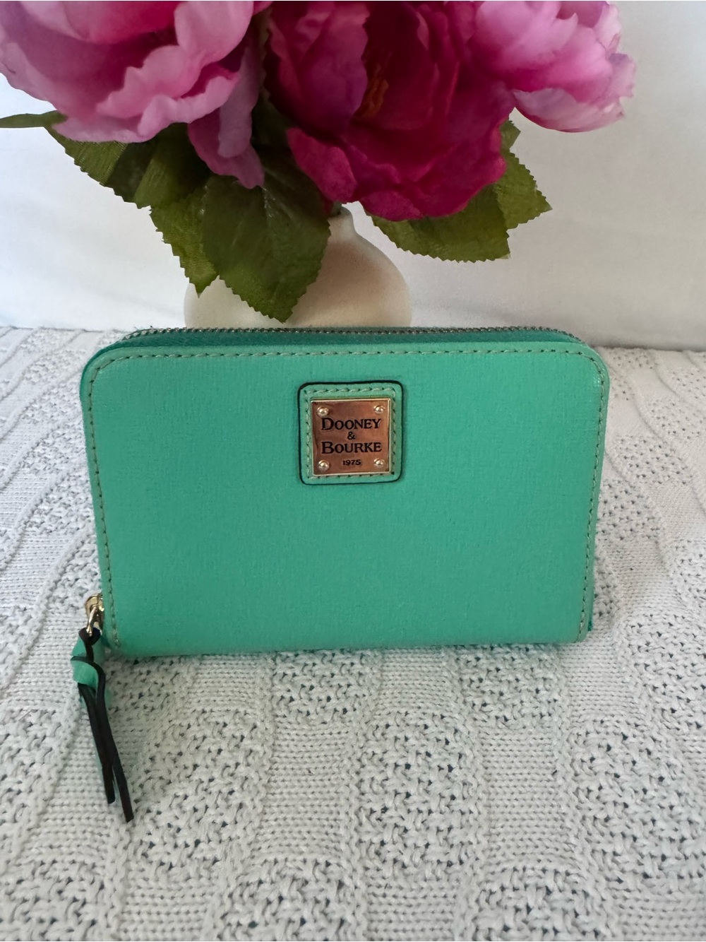 Dooney & Bourke NWOT cross grain leather wallet
